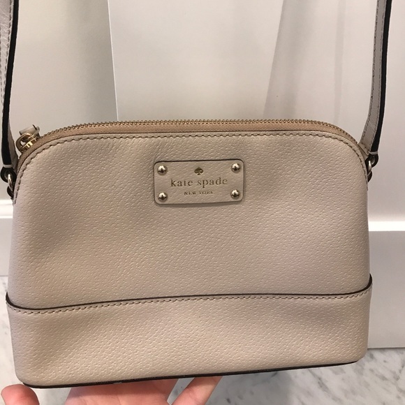 kate spade Handbags - KATE SPADE CROSS BODY PURSE!